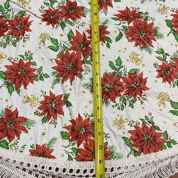 VTG Round 49” CHRISTMAS Poinsettia Bells Tablecloth Vinyl Flannel Back Fringe - Picture 4 of 7